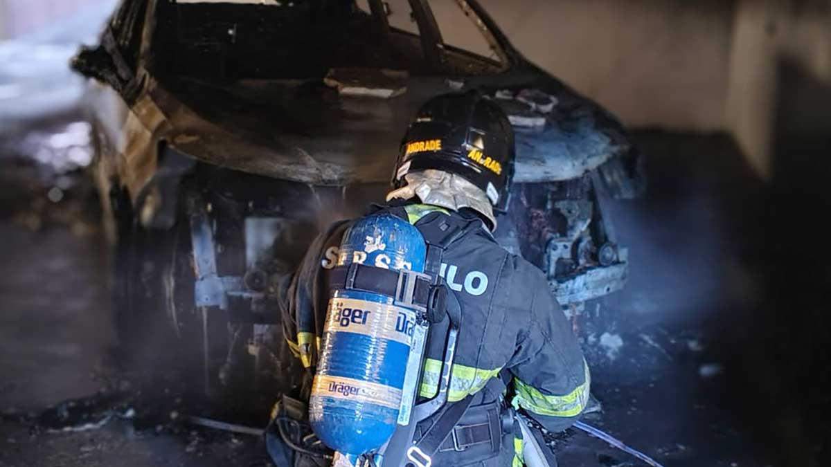 São Sebastião atua em apoio ao combate a incêndio envolvendo veículo elétrico